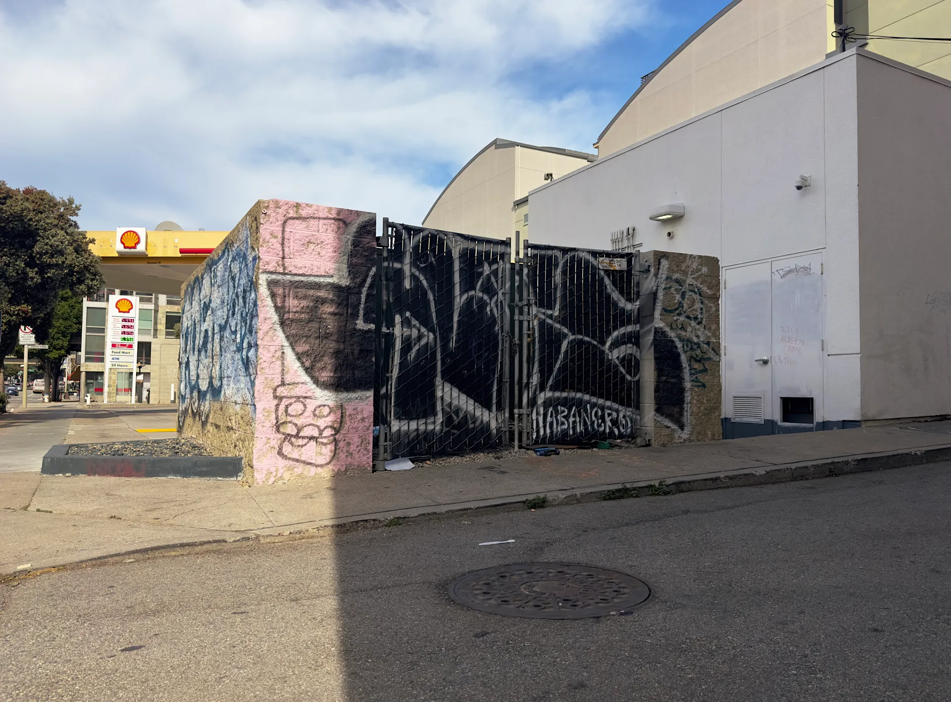 Light striking an alley in Soma