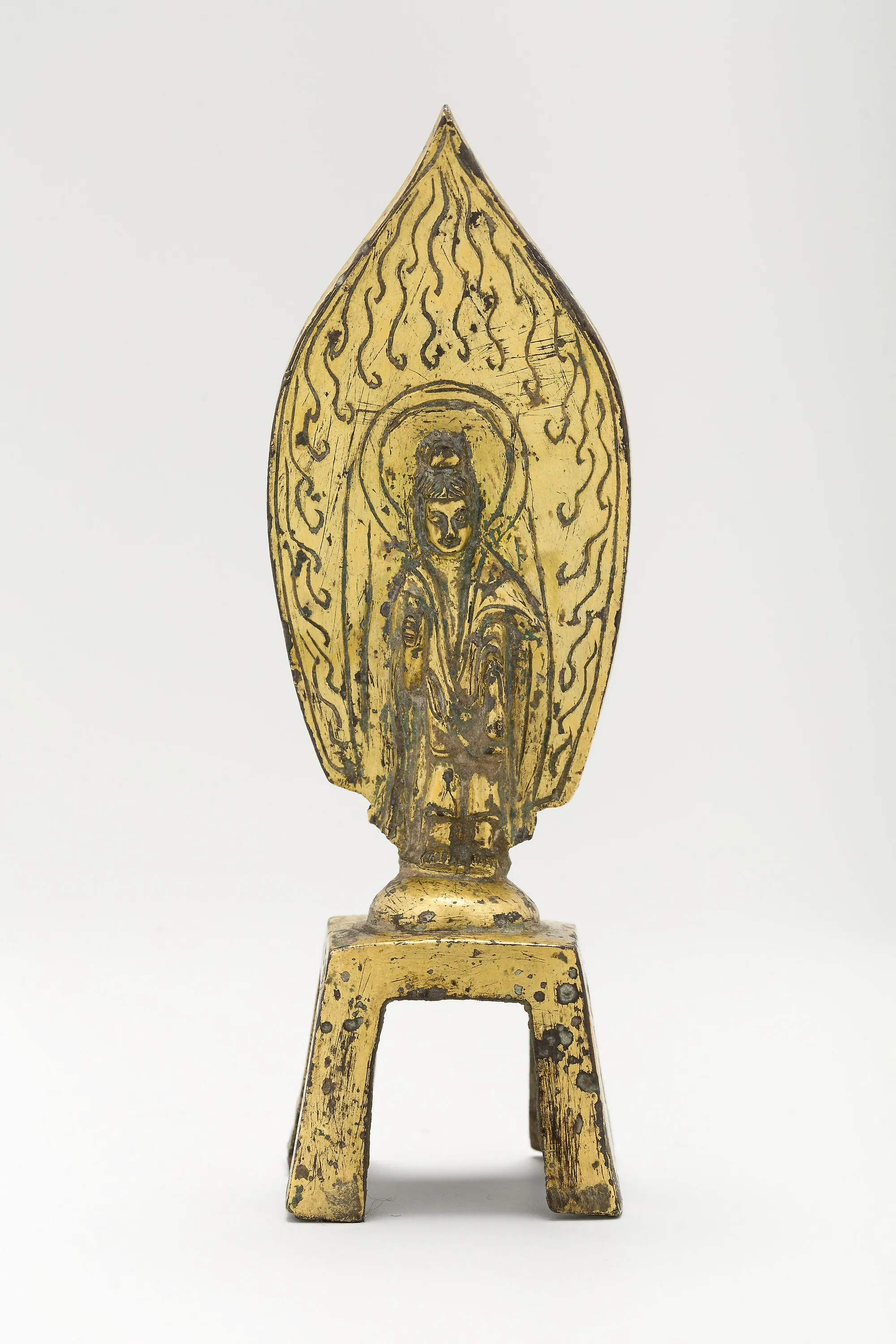 “Guanyin (Avalokiteshvara) Standing before Flaming Aureole and Holding a Water Bottle”, Eastern or Western Wei dynasty, c. mid–5th century (rededicated 594)